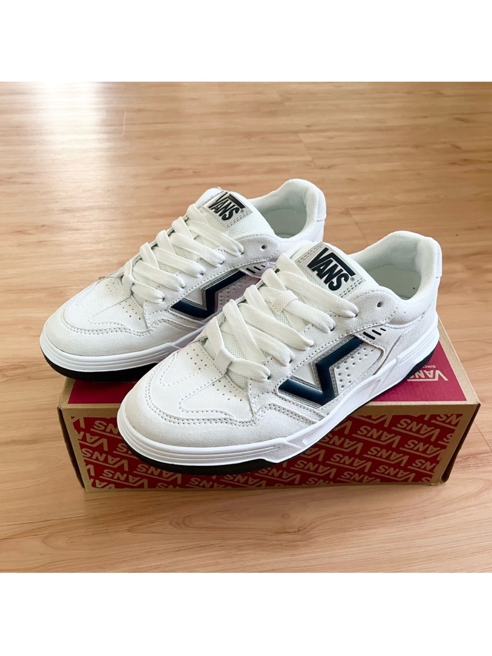 Vans Upland Suede
Marshmallow Silver Women
11.0 US Mens 9.5 US - Picture 5 of 12